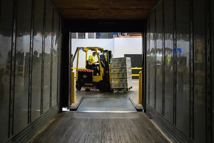 Moving packaging boxes inside Kendon packaging Moving packaging boxes inside Kendon packaging